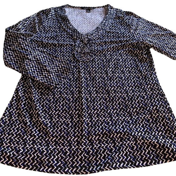 41 Hawthorn V-Neck Blouse - Medium - Picture 5 of 12